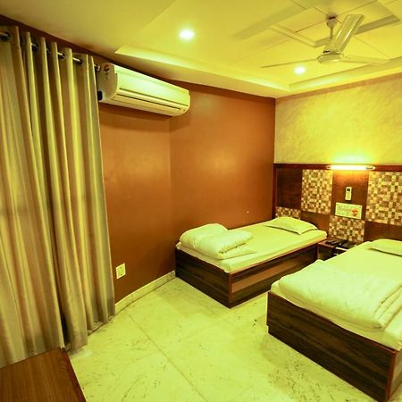 Hotel Ashiana Jāmnagar 외부 사진