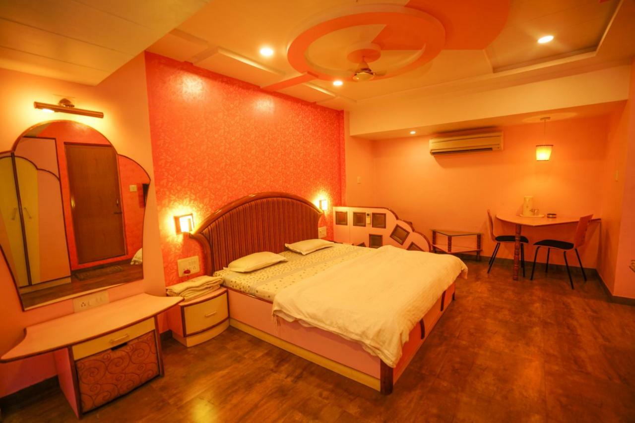 Hotel Ashiana Jāmnagar 외부 사진
