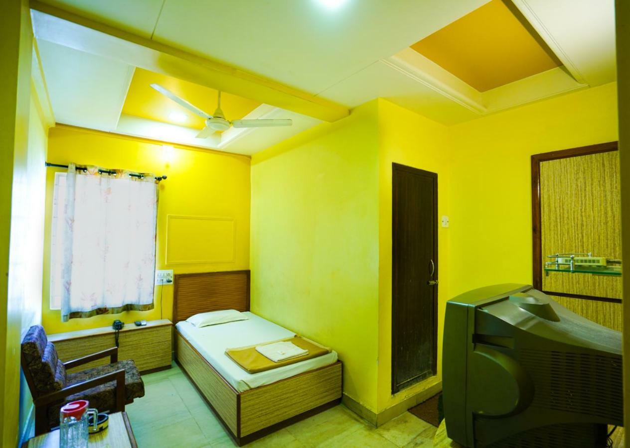 Hotel Ashiana Jāmnagar 외부 사진