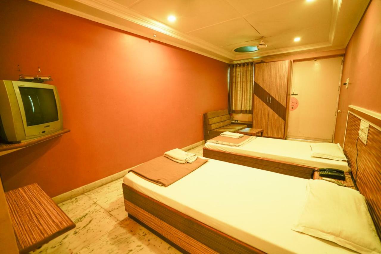 Hotel Ashiana Jāmnagar 외부 사진
